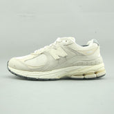 NEW BALANCE 2002R