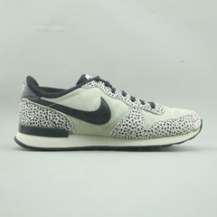 NIKE INTERNATIONALIST